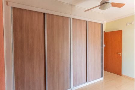 Casa de condomínio à venda com 220m², 3 quartos e 2 vagas Casa de condomínio à venda com 220m², 3 quartos e 2 vagasQuarto 2