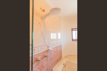 Casa de condomínio à venda com 220m², 3 quartos e 2 vagas Casa de condomínio à venda com 220m², 3 quartos e 2 vagasBanheiro da Suíte