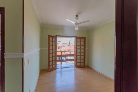 Casa de condomínio à venda com 220m², 3 quartos e 2 vagas Casa de condomínio à venda com 220m², 3 quartos e 2 vagasSuíte