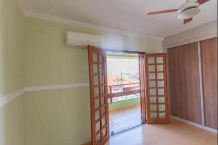 Casa de condomínio à venda com 220m², 3 quartos e 2 vagas Casa de condomínio à venda com 220m², 3 quartos e 2 vagasQuarto 1