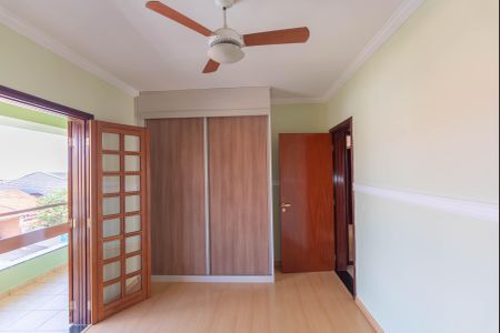 Casa de condomínio à venda com 220m², 3 quartos e 2 vagas Casa de condomínio à venda com 220m², 3 quartos e 2 vagasQuarto 1