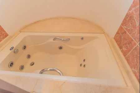 Casa de condomínio à venda com 220m², 3 quartos e 2 vagas Casa de condomínio à venda com 220m², 3 quartos e 2 vagasBanheiro da Suíte