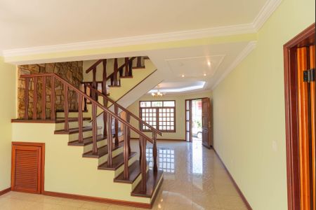 Casa de condomínio à venda com 220m², 3 quartos e 2 vagas Casa de condomínio à venda com 220m², 3 quartos e 2 vagasSala