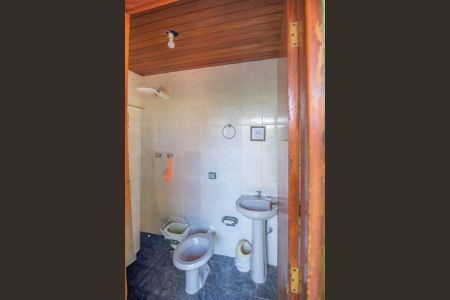 Casa de condomínio à venda com 220m², 3 quartos e 2 vagas Casa de condomínio à venda com 220m², 3 quartos e 2 vagasBanheiro de serviço