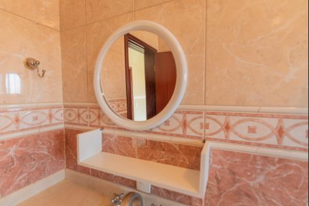 Casa de condomínio à venda com 220m², 3 quartos e 2 vagas Casa de condomínio à venda com 220m², 3 quartos e 2 vagasBanheiro da Suíte