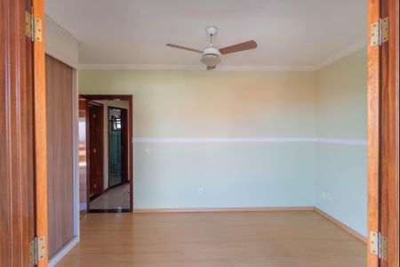 Casa de condomínio à venda com 220m², 3 quartos e 2 vagas Casa de condomínio à venda com 220m², 3 quartos e 2 vagasQuarto 1