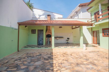 Casa de condomínio à venda com 220m², 3 quartos e 2 vagas Casa de condomínio à venda com 220m², 3 quartos e 2 vagasQuintal