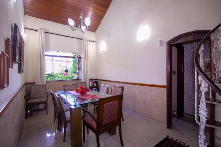 Sala de casa para alugar com 6 quartos, 400m² em Barro Vermelho, São Gonçalo