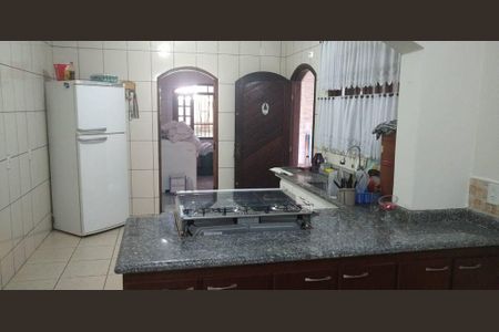 Casa à venda com 4 quartos, 183m² em Jardim Marek, Santo André