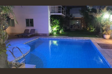 Casa de condomínio à venda com 504m², 4 quartos e 4 vagas