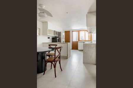 Casa à venda com 3 quartos, 300m² em Planalto Paulista, São Paulo