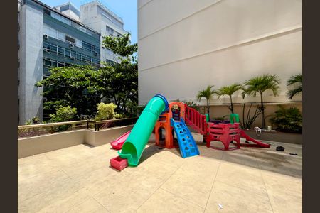 Apartamento à venda com 140m², 4 quartos e 3 vagasÁrea comum - playground