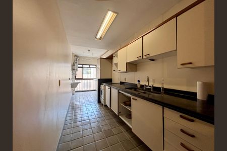 Apartamento à venda com 140m², 4 quartos e 3 vagasCozinha