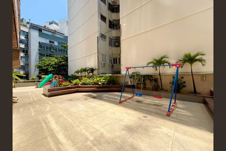 Apartamento à venda com 140m², 4 quartos e 3 vagasÁrea comum - playground