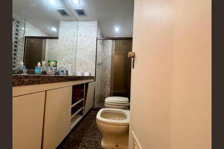 Apartamento à venda com 140m², 4 quartos e 3 vagasBanheiro social