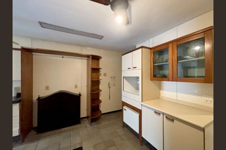 Apartamento à venda com 140m², 4 quartos e 3 vagasCozinha
