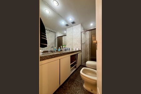 Apartamento à venda com 140m², 4 quartos e 3 vagasBanheiro social