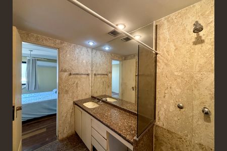 Apartamento à venda com 140m², 4 quartos e 3 vagasSuíte - banheiro