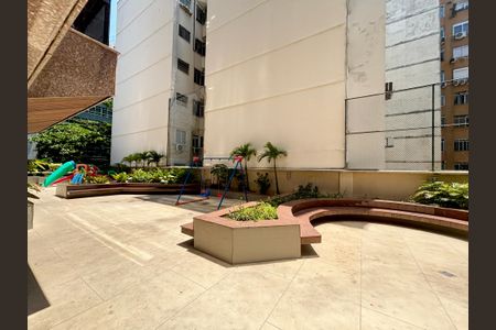 Apartamento à venda com 140m², 4 quartos e 3 vagasÁrea comum - playground