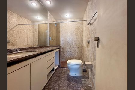 Apartamento à venda com 140m², 4 quartos e 3 vagasSuíte - banheiro