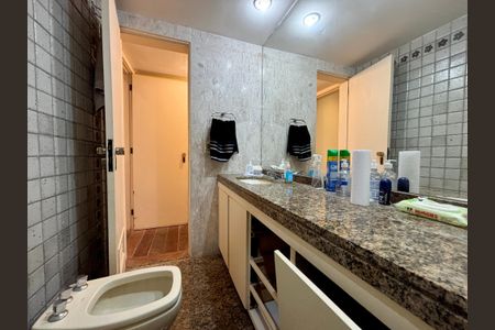 Apartamento à venda com 140m², 4 quartos e 3 vagasBanheiro social