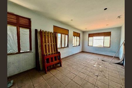 Casa à venda com 5 quartos, 220m² em São Domingos, Niterói