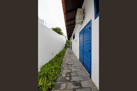 Casa à venda com 379m², 3 quartos e 5 vagasCorredor Lateral Esquerdo