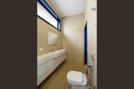 Casa à venda com 379m², 3 quartos e 5 vagasBanheiro da Suíte 1