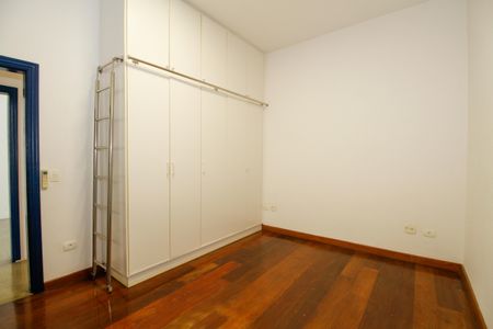 Casa à venda com 379m², 3 quartos e 5 vagasQuarto