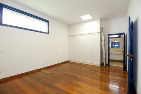 Casa à venda com 379m², 3 quartos e 5 vagasSuíte 1