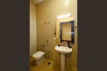 Casa à venda com 379m², 3 quartos e 5 vagasBanheiro da Suíte 2