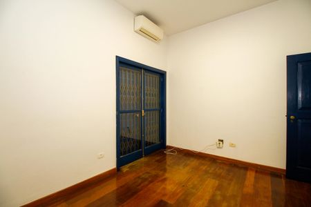 Casa à venda com 379m², 3 quartos e 5 vagasQuarto