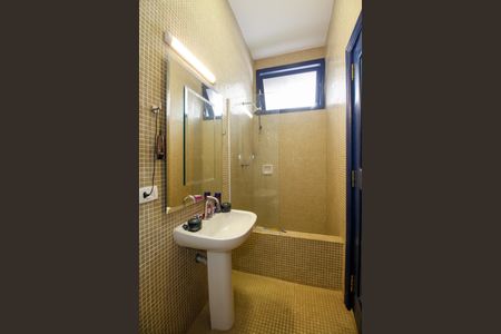 Casa à venda com 379m², 3 quartos e 5 vagasBanheiro da Suíte 2