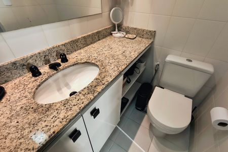 Apartamento para alugar com 81m², 2 quartos e 1 vaga Apartamento para alugar com 81m², 2 quartos e 1 vagaBanheiro da Suíte