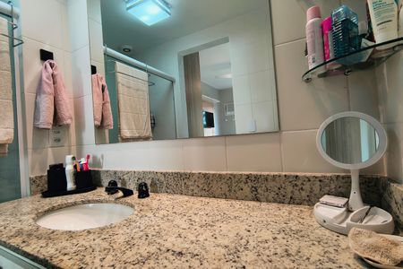 Apartamento para alugar com 81m², 2 quartos e 1 vaga Apartamento para alugar com 81m², 2 quartos e 1 vagaBanheiro da Suíte