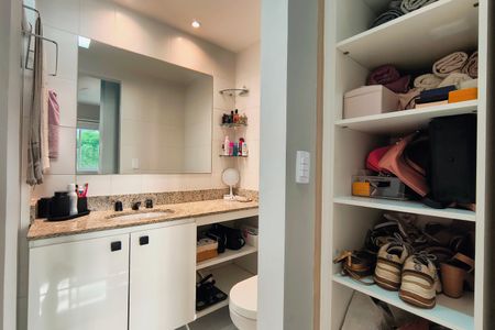 Apartamento para alugar com 81m², 2 quartos e 1 vaga Apartamento para alugar com 81m², 2 quartos e 1 vagaBanheiro da Suíte