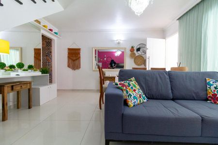 Casa para alugar com 220m², 4 quartos e 2 vagasSala