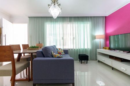 Casa para alugar com 220m², 4 quartos e 2 vagasSala