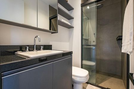 Banheiro de apartamento para alugar com 1 quarto, 33m² em Pinheiros, São Paulo