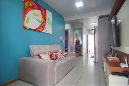 Sala de casa de condomínio à venda com 2 quartos, 48m² em Feitoria, São Leopoldo