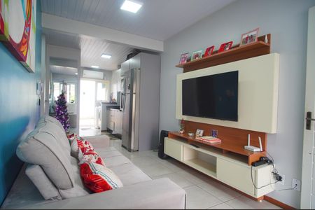 Casa de condomínio à venda com 48m², 2 quartos e 2 vagasSala