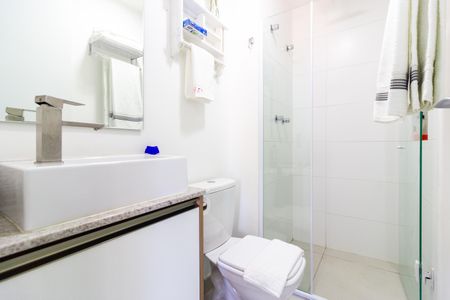 Banheiro de kitnet/studio para alugar com 1 quarto, 25m² em Pinheiros, São Paulo