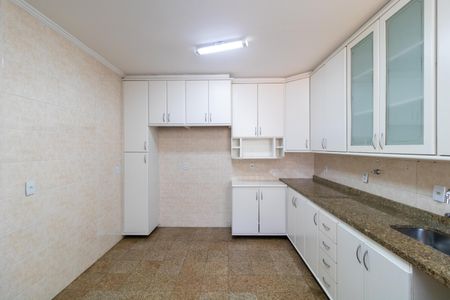 Casa de condomínio à venda com 326m², 4 quartos e 6 vagasCozinha