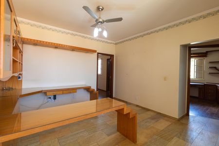 Casa de condomínio à venda com 326m², 4 quartos e 6 vagasEscritório