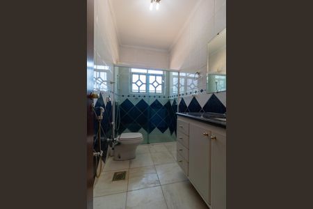 Casa de condomínio à venda com 326m², 4 quartos e 6 vagasBanheiro da Suíte 02