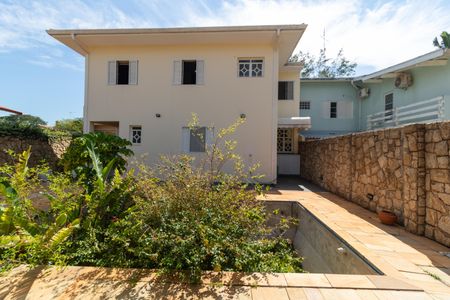 Casa de condomínio à venda com 326m², 4 quartos e 6 vagasQuintal