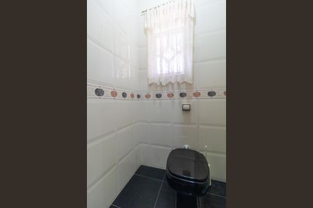 Casa de condomínio à venda com 326m², 4 quartos e 6 vagasLavabo