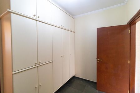 Casa de condomínio à venda com 326m², 4 quartos e 6 vagasQuarto de Serviço