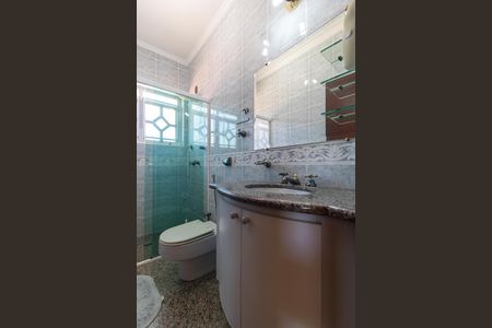 Casa de condomínio à venda com 326m², 4 quartos e 6 vagasBanheiro 