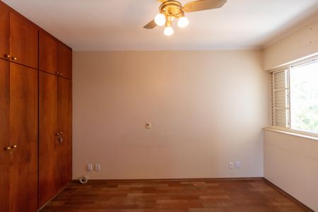 Casa de condomínio à venda com 326m², 4 quartos e 6 vagasSuíte 02